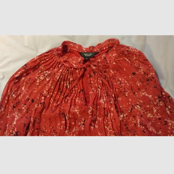 Like New Simply Vera Vera Wang Patterned Red Blouse, Keyhole Tie Front , Size M - Picture 3 of 6